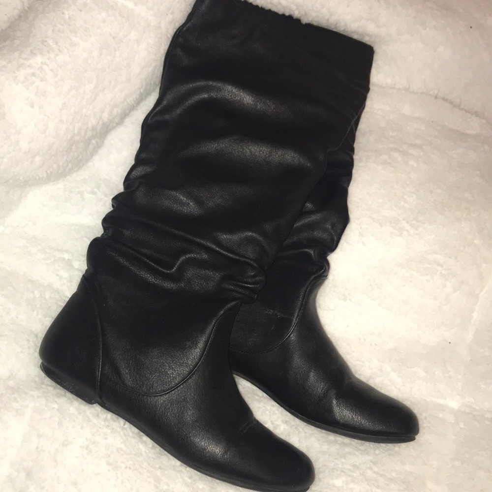 Black flat vegan leather boots